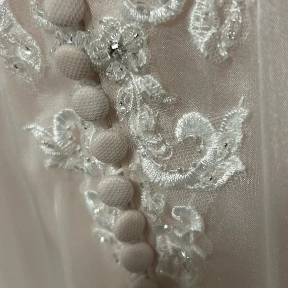 Elegant White Lace Wedding Dress - Picture 8 of 14